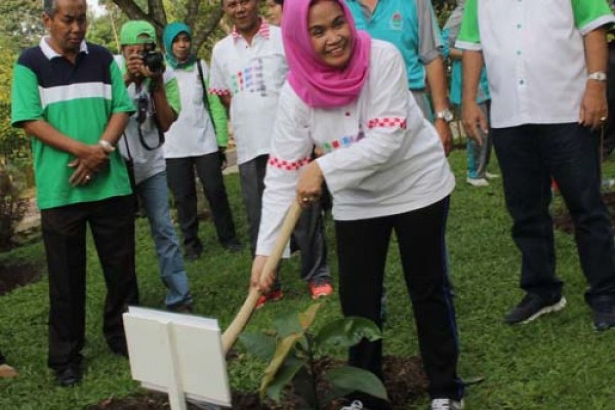 200 Pohon Langka untuk Kyai Langgeng