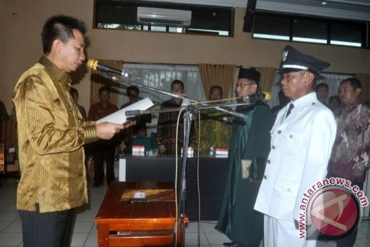 Bupati Barut Lantik Pj Kades Mampuak II