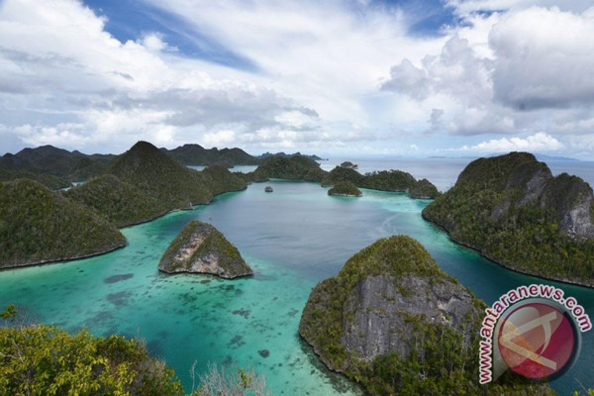 Papua Barat juga punya air terjun Meyah yang indah