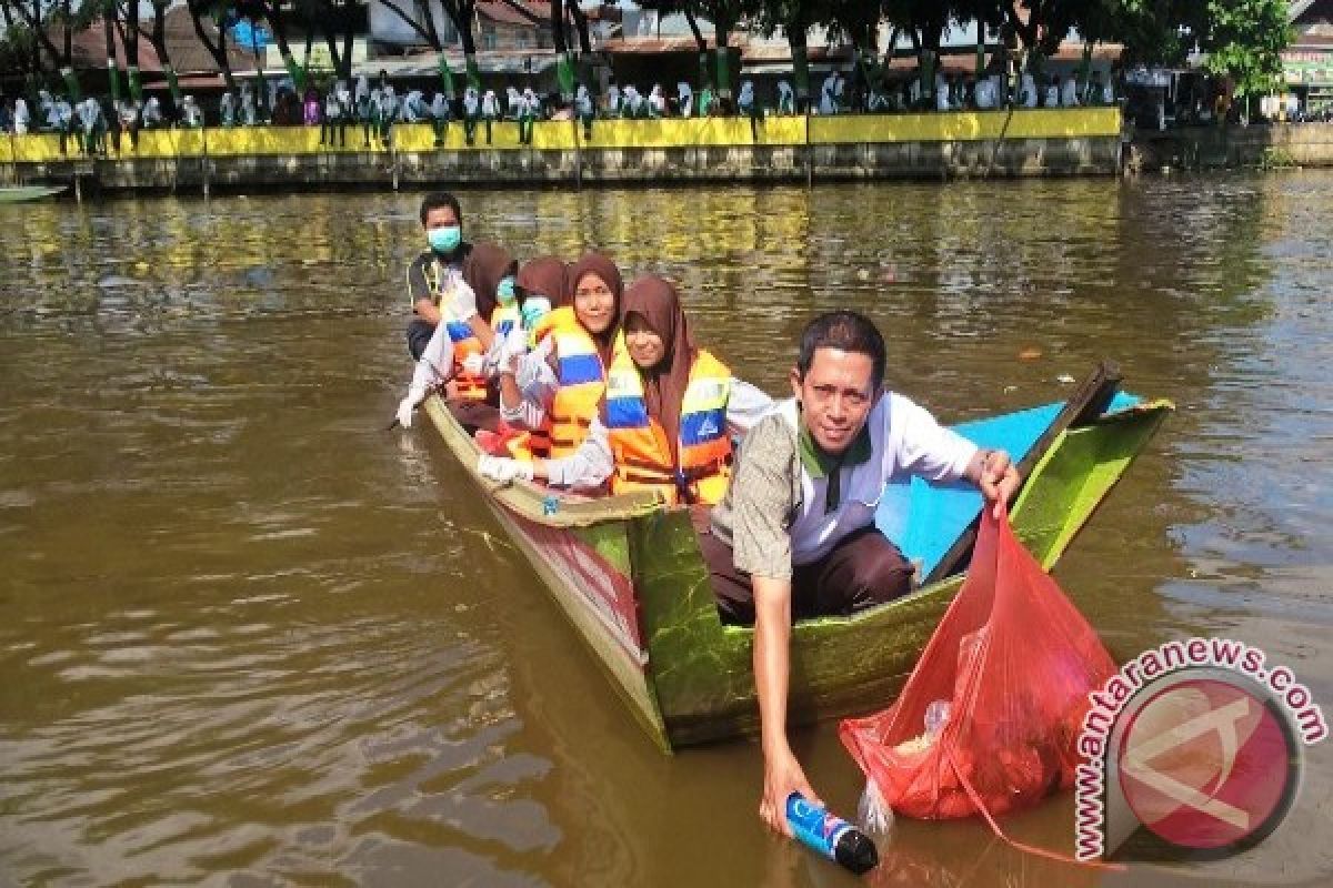 DLH Samarinda Bersama RT Komitmen Bersihkan Sungai 