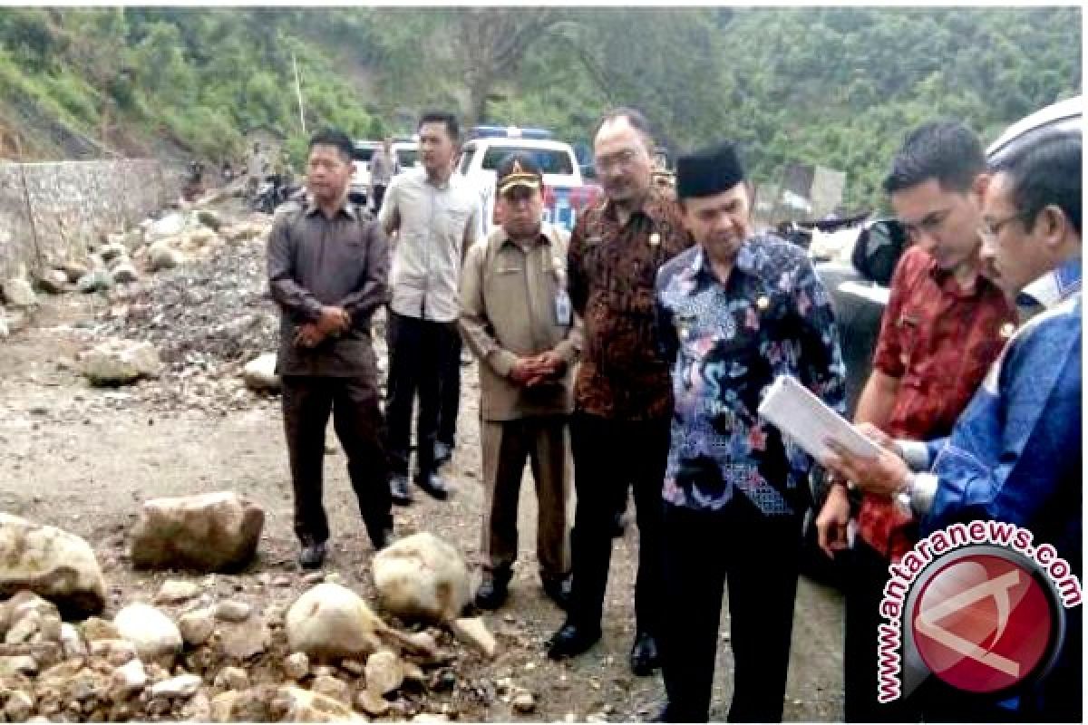 Zola cek jalan evakuasi bencana Gunung Kerinci