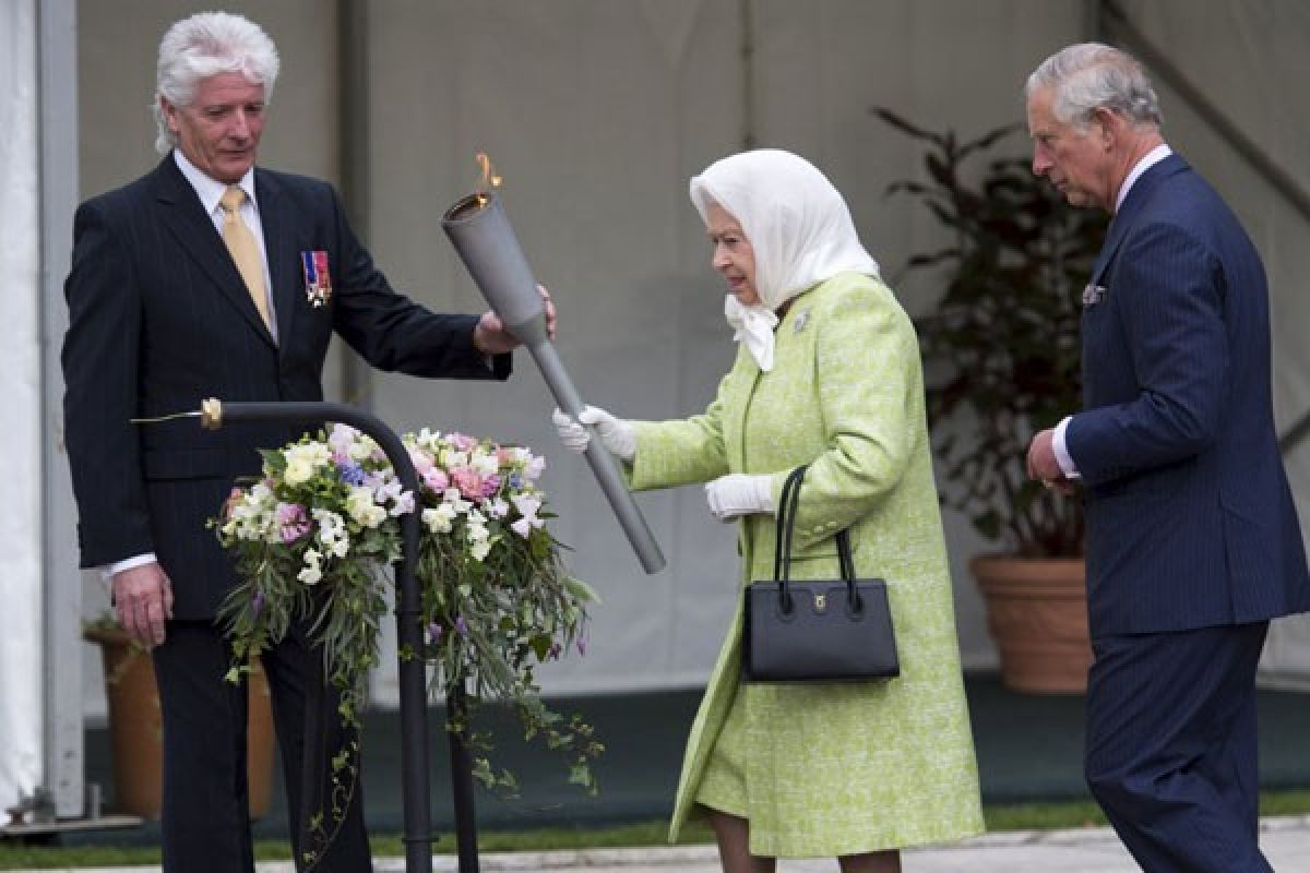 Ratu Elizabeth kembali beraktivitas pascaflu
