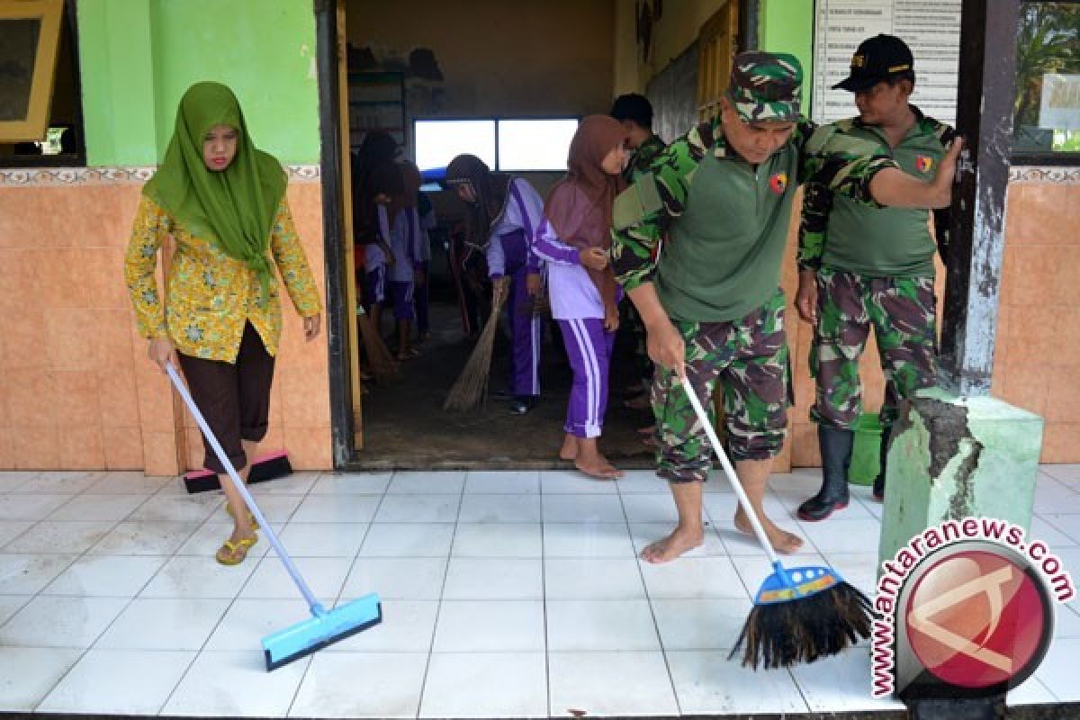  Tiga sekolah di Mamuju Utara diliburkan akibat banjir