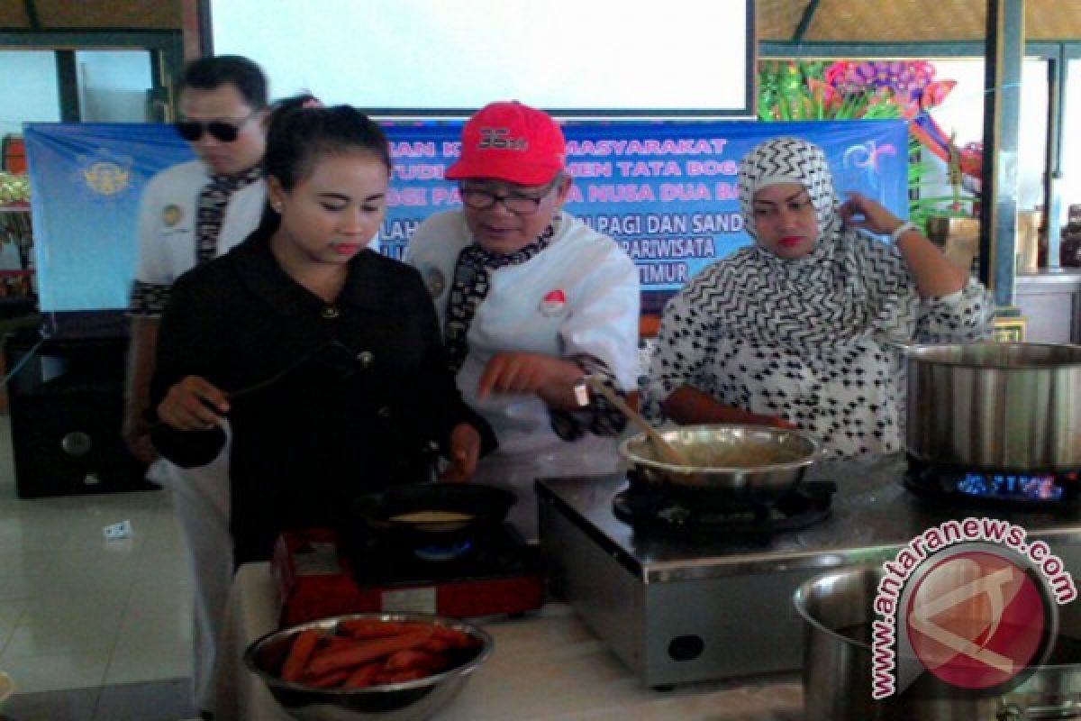 Banyuwangi Latih Pemilik Warung Membuat Sarapan untuk Bule