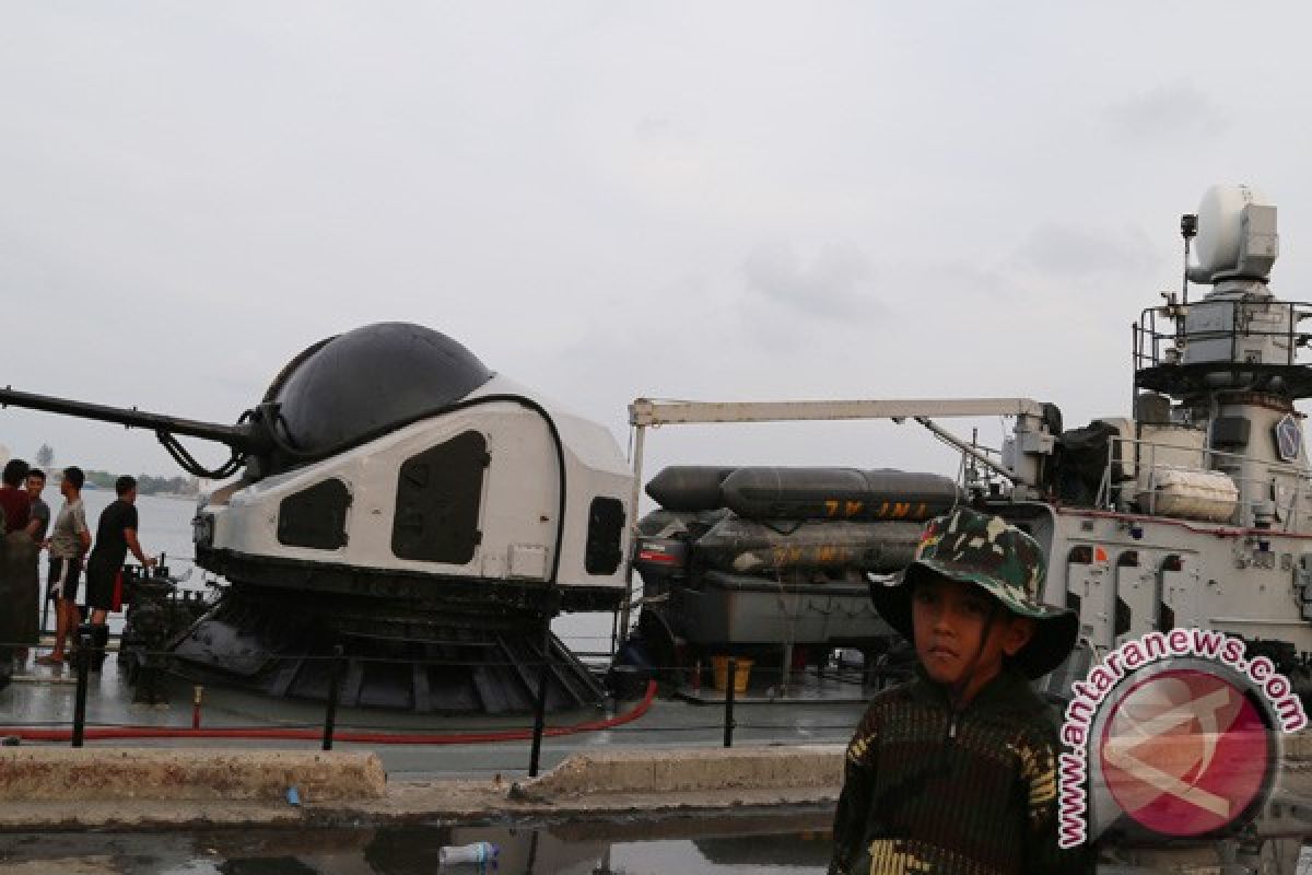 KRI Pati Unus Awasi Perairan Selat Malaka