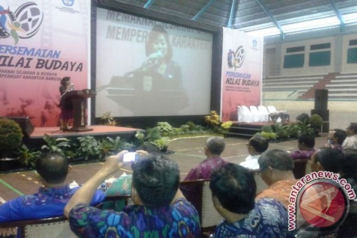 Bupati Karangasem Ajak Guru Dan Siswa Nonton Bareng Film Inspiratif