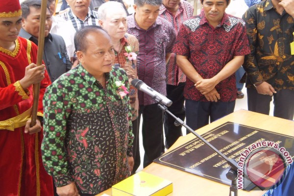  Menristek Dikti resmikan auditorium Politeknik Nusa Utara 