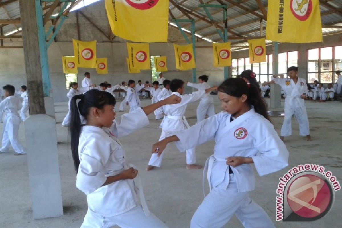 76  Karateka Landak Ikuti Ujian Kenaikan Tingkat 