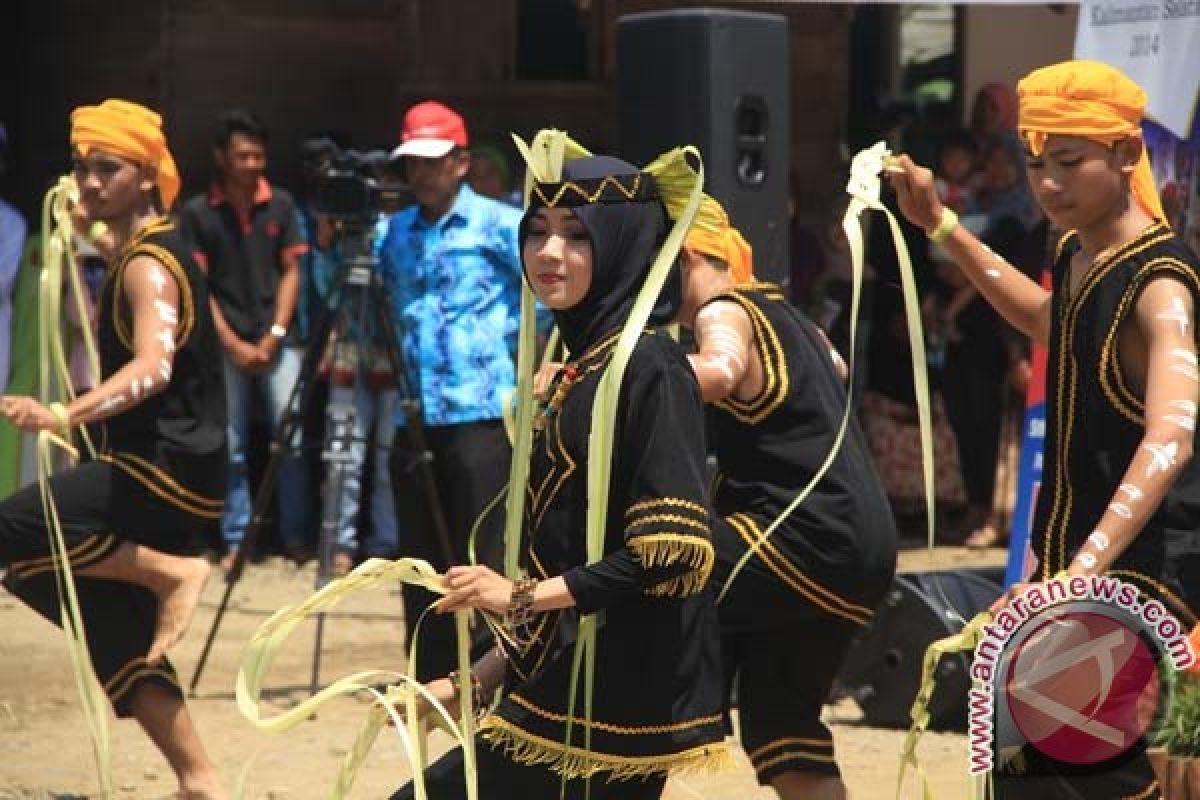 Tari Kilau Borneo Gambaran Kerukunan Dayak Banjar