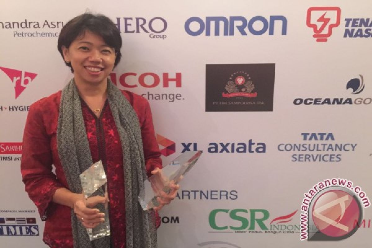 XL raih Best CSR dan Best CFO