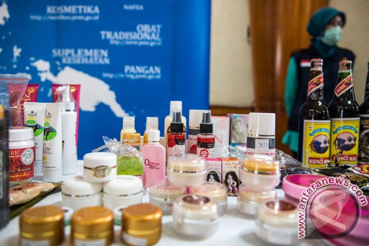 9 produk kosmetik yang sebenarnya tak berguna