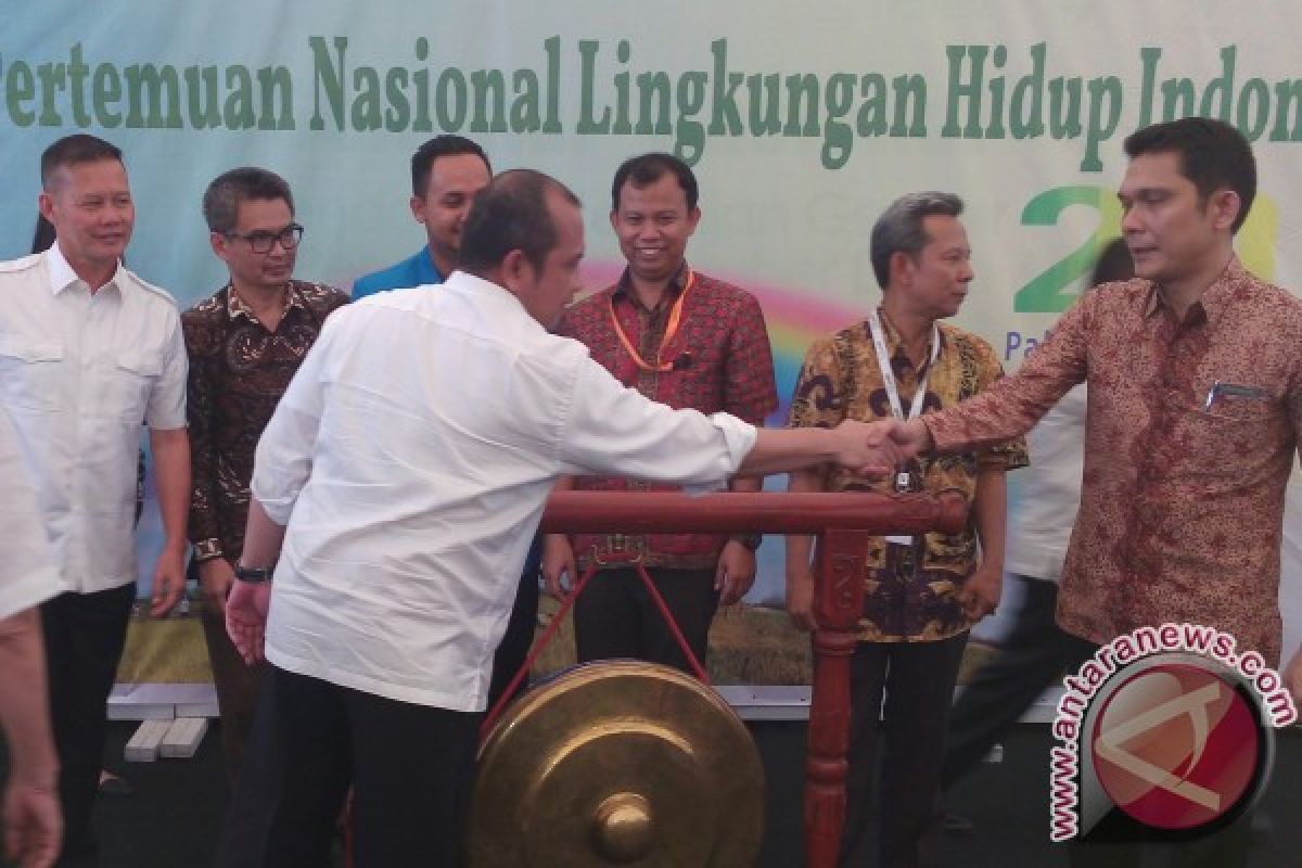 Aktivis Walhi bahas masalah kebakaran hutan di Palembang