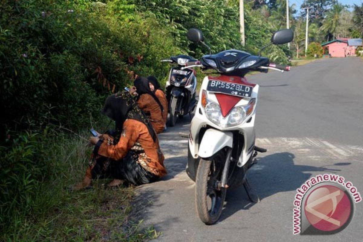 Warga Timur Lingga Mimpikan Akses Komunikasi