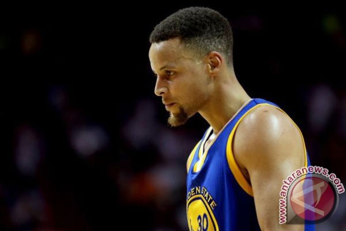 Stephen Curry absen setidaknya dua laga