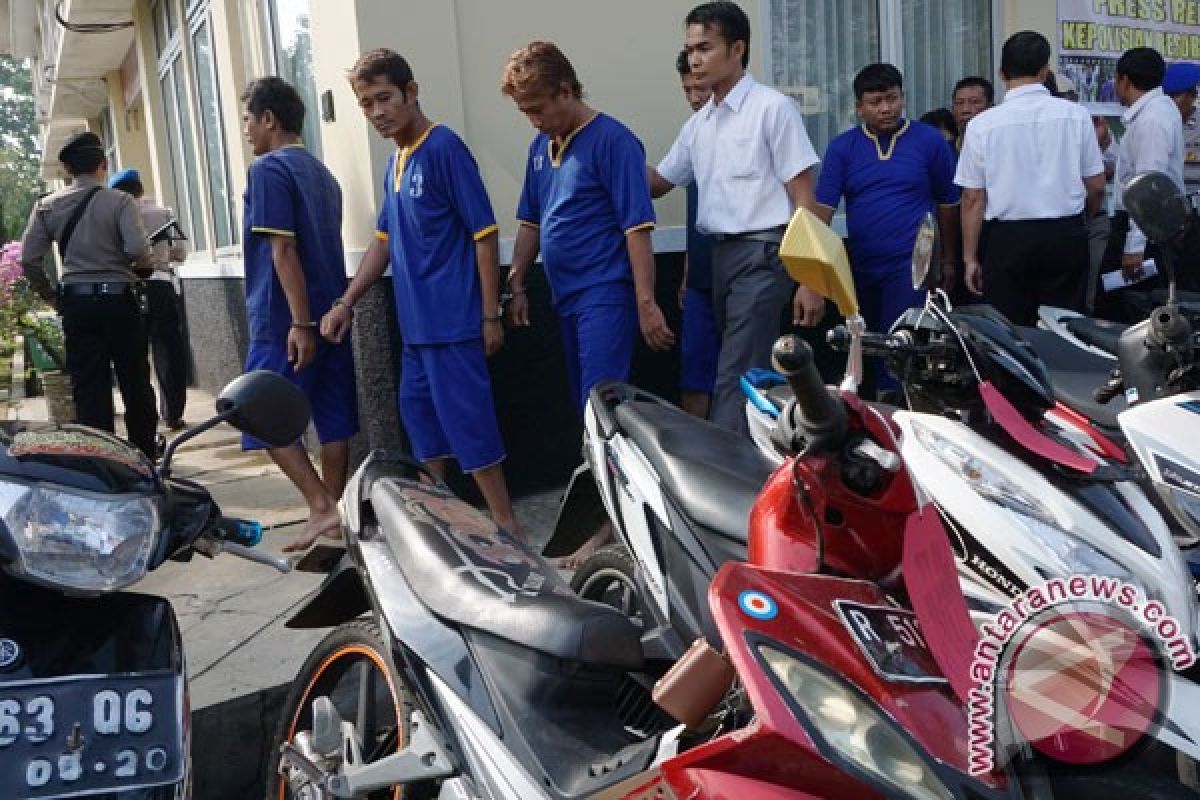 Polisi tangkap komplotan spesialis pencuri sepeda motor Bandung