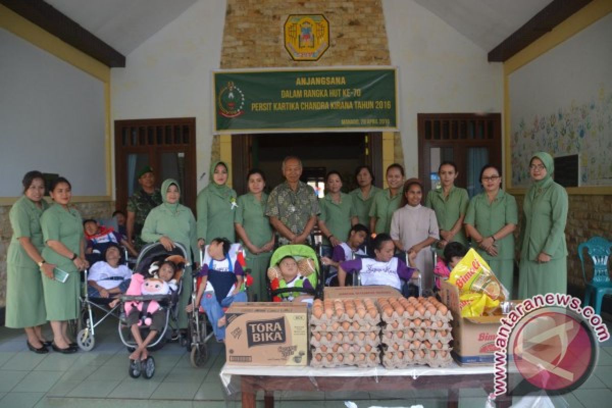 Persit Korem Santiago anjangsana anak Panti Asuhan