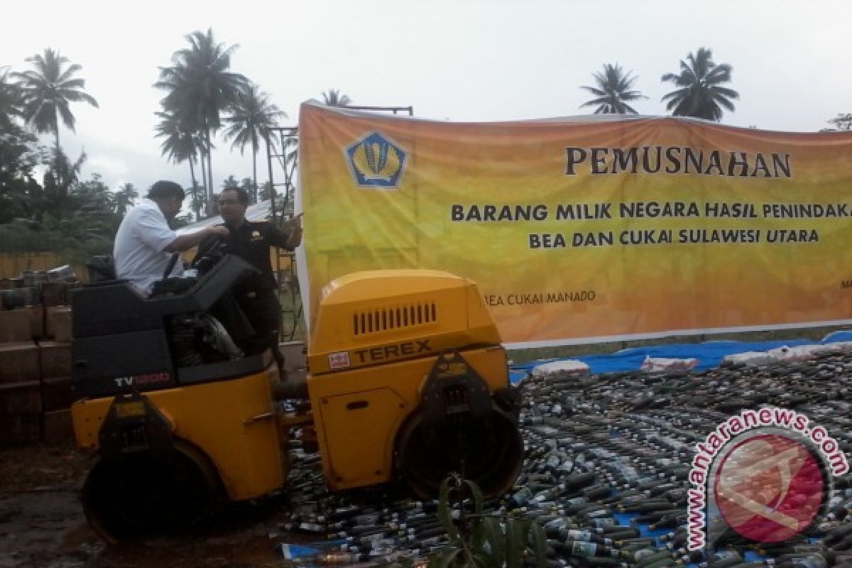 Bea Cukai musnahkan barang Ilegal di Manado 