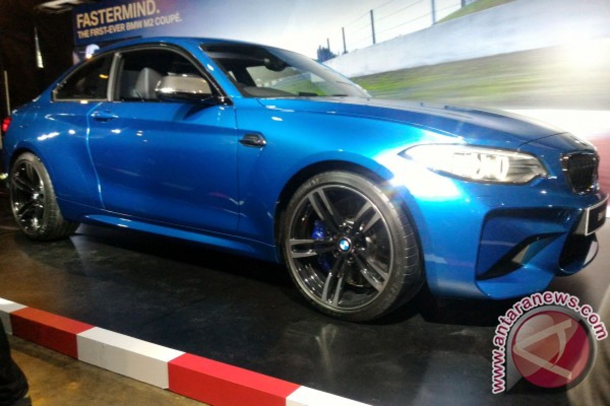 Ini alasan BMW tak jual M2 Coupe manual di Indonesia