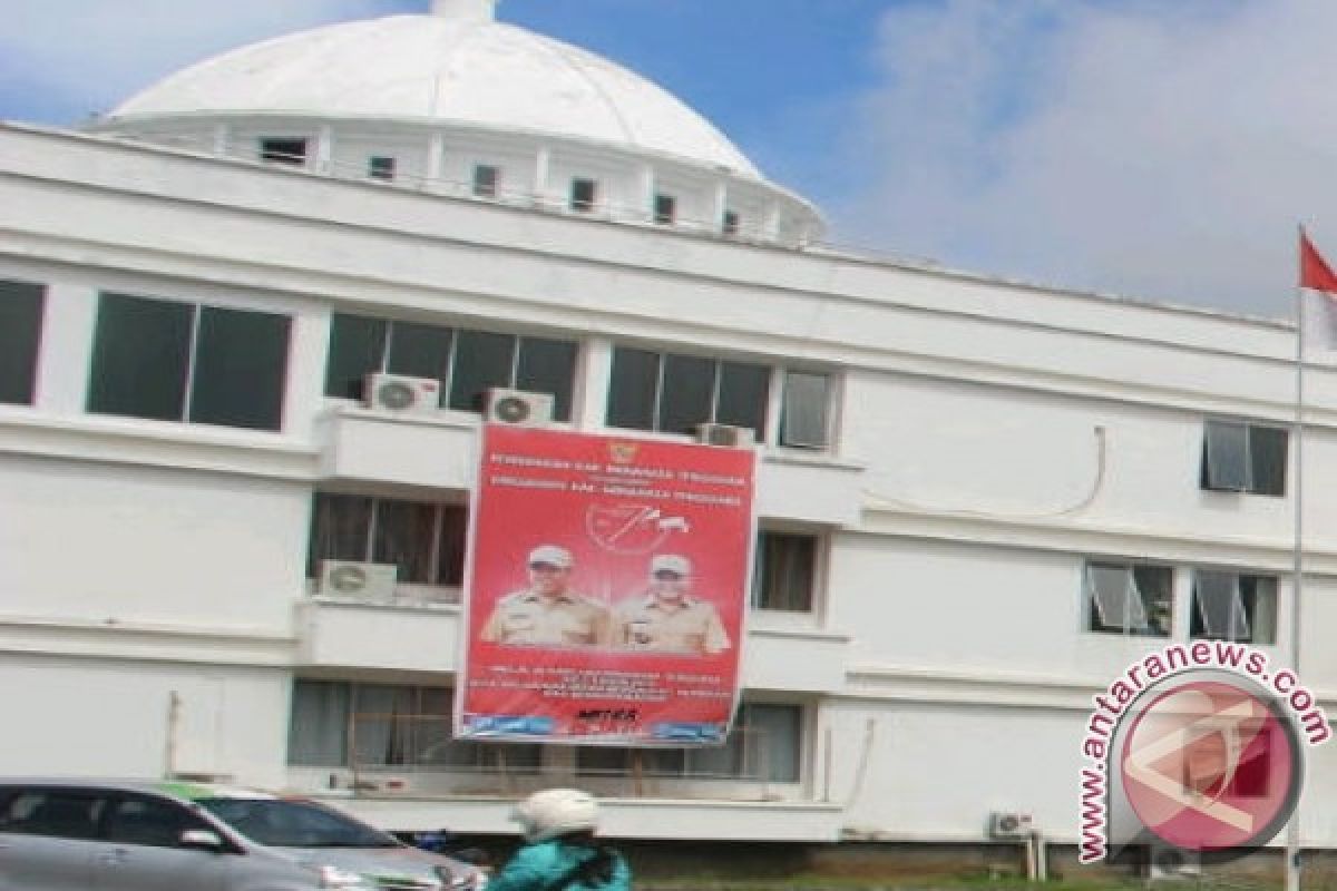 Bupati Sumendap singgung kebersihan 'Gedung Putih' 