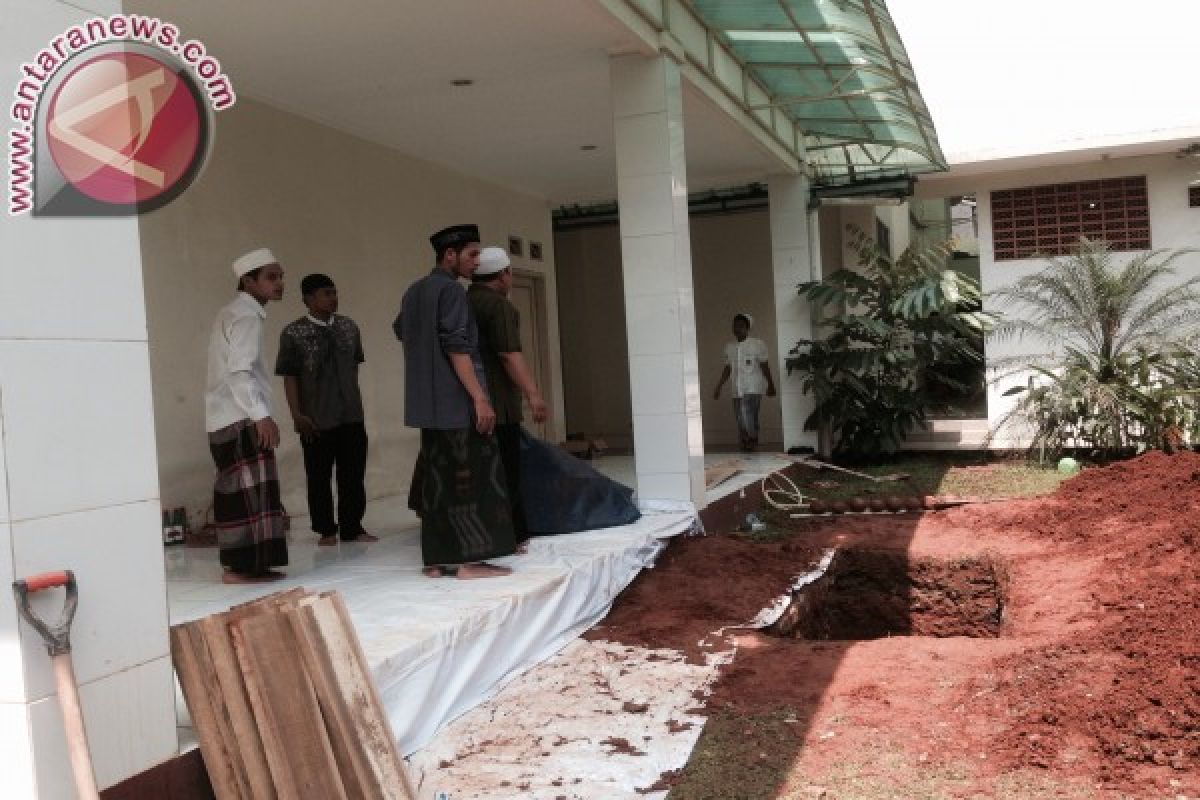 KH Ali Mustafa Ya'qub siapkan tanah makam sejak dua tahun lalu