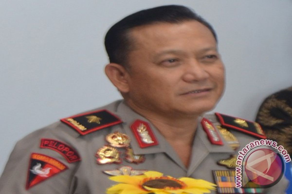 Polwan Peringati HUT di Gunung Anak Krakatau -