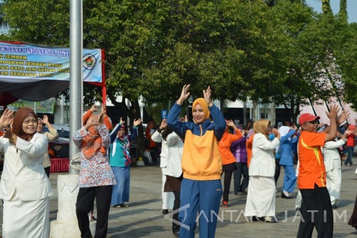 Ribuan Anak-Guru di Jember Senam Cuci Tangan Massal 