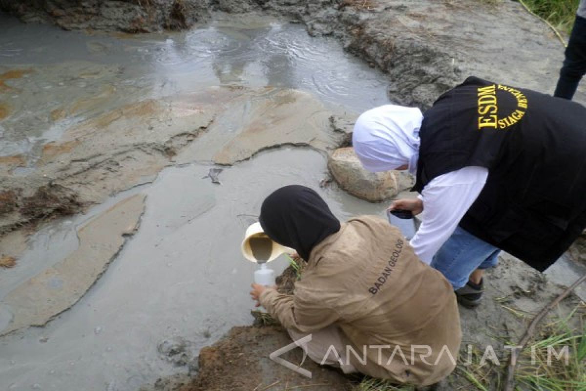 Badan Geologi Teliti Semburan Jari Malam Hari