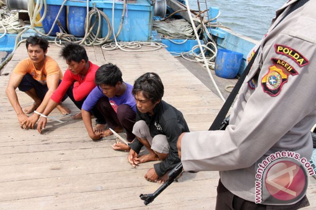 Tim gabungan periksa muatan kapal Win Long