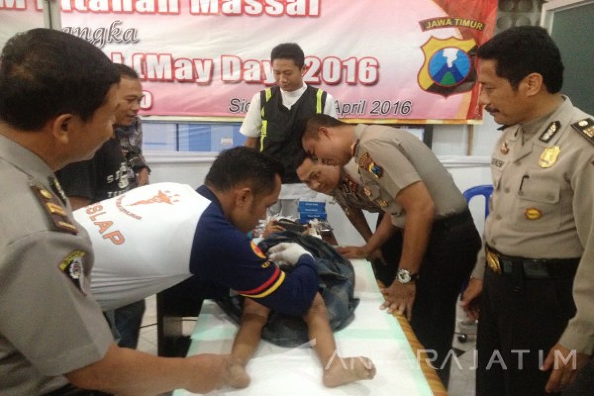 Puluhan Anak Buruh Ikuti Khitanan Polres Sidoarjo