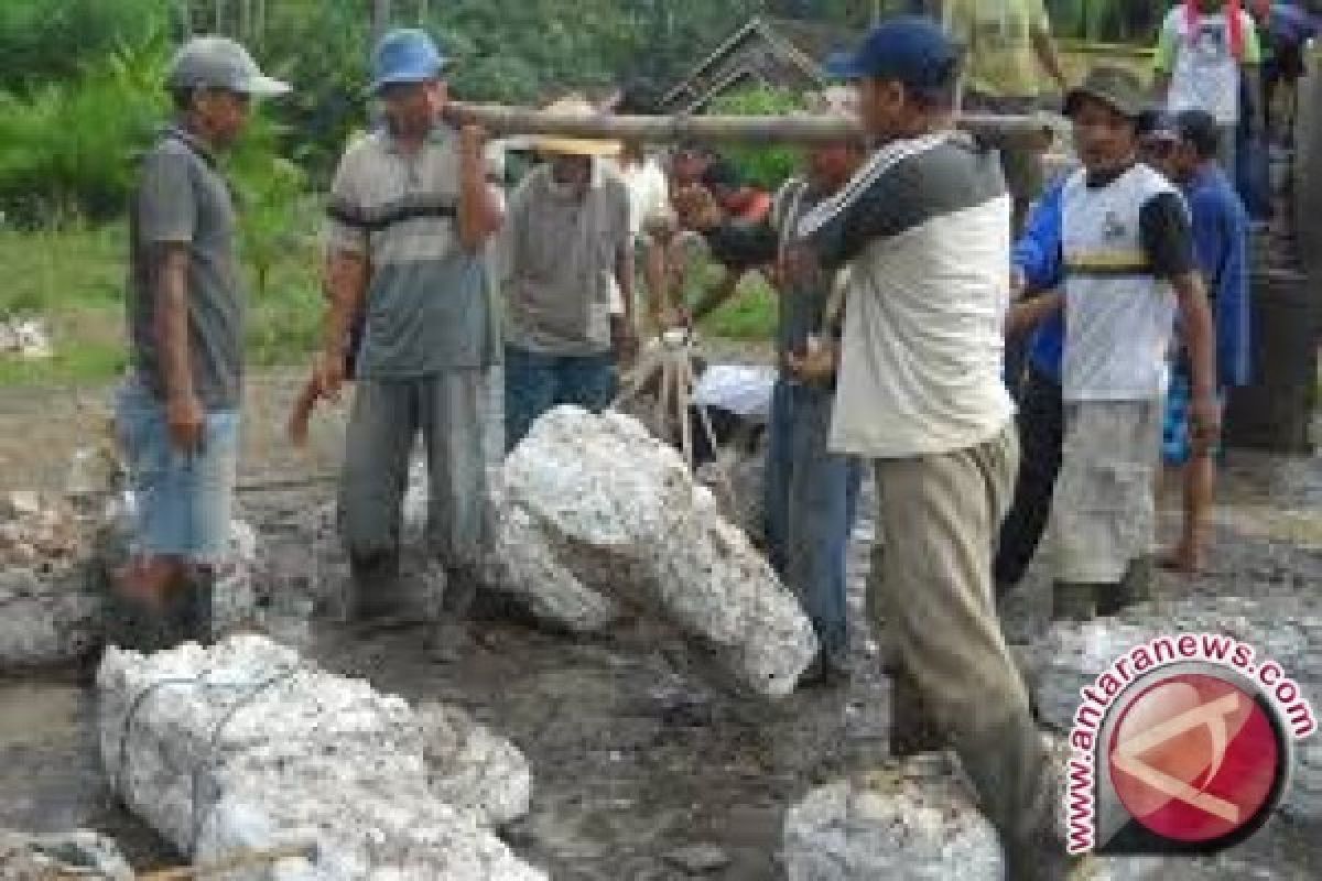 Pasar lelang karet untungkan petani