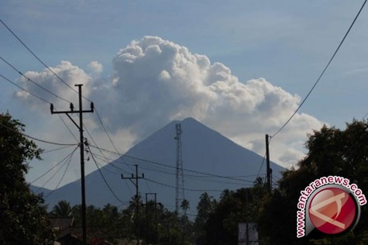  Gunung Soputan status waspada