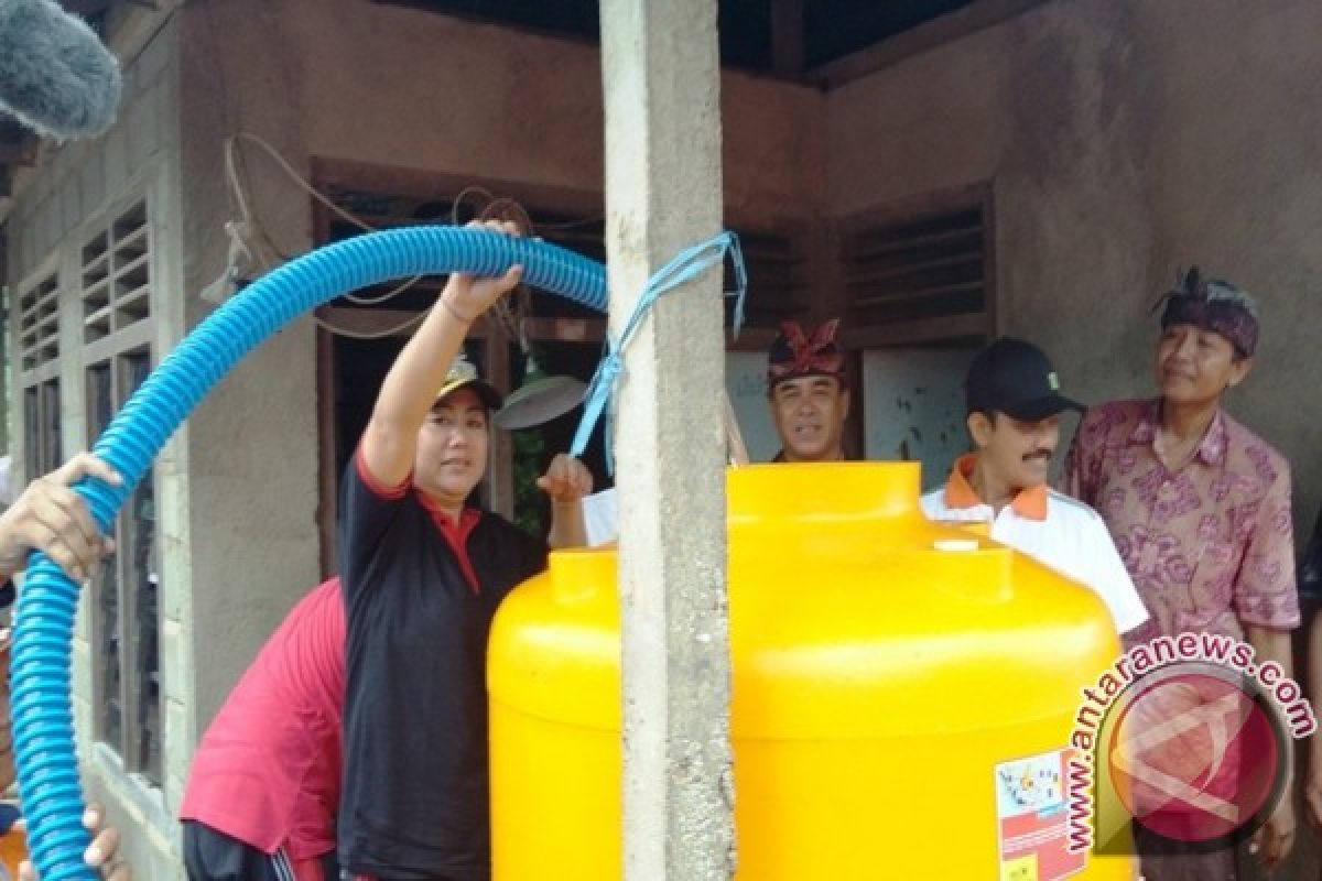 Bupati Karangasem Bersama GAPENSI Berikan Bantuan Tower Air