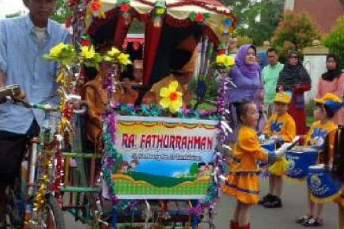 Ratusan Becak Hias Meriahkan Peringatan Hari Kartini