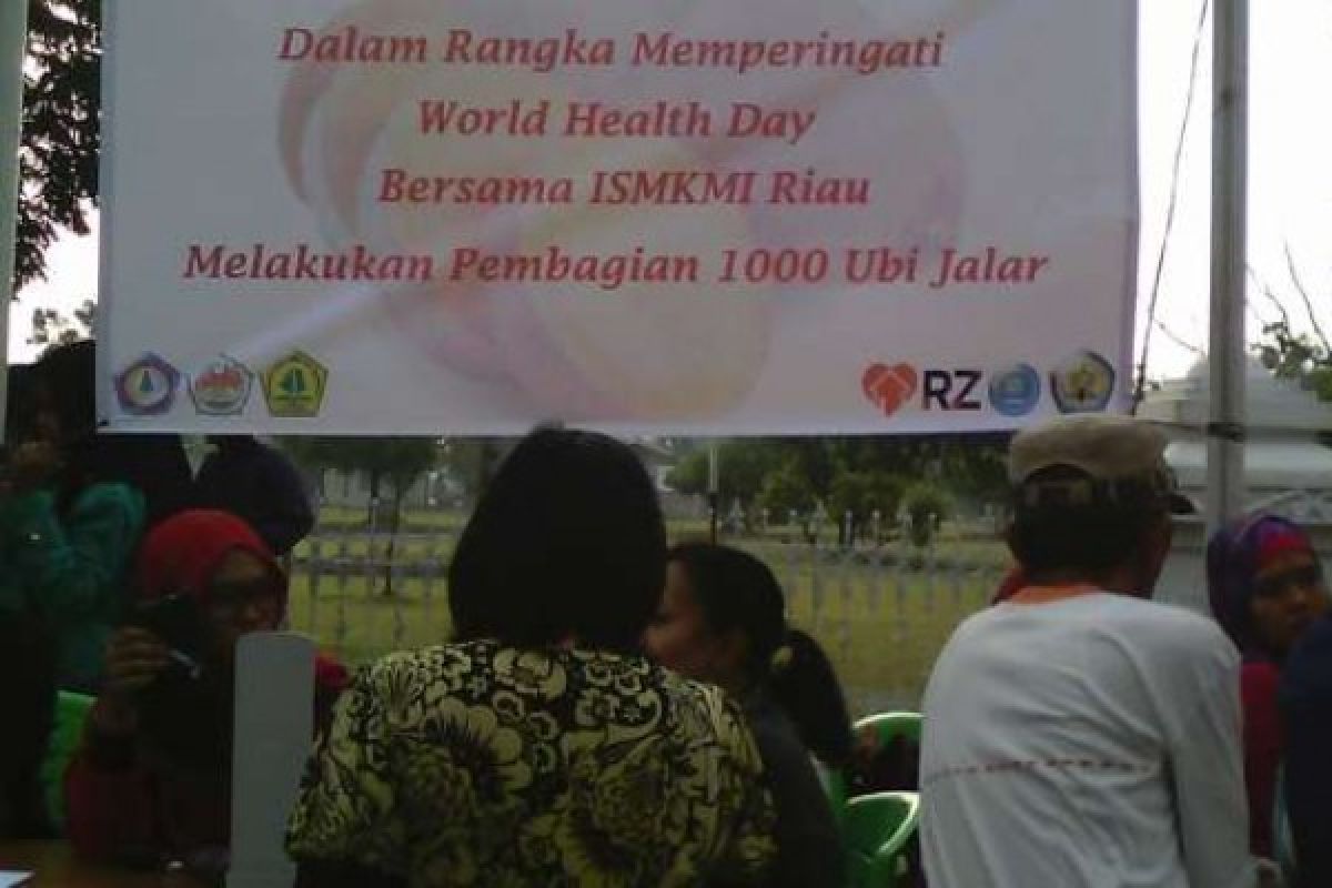 Peringati Hari Kesehatan Sedunia, ISMKMI Riau Bagi-Bagi 1000 Ubi Jalar
