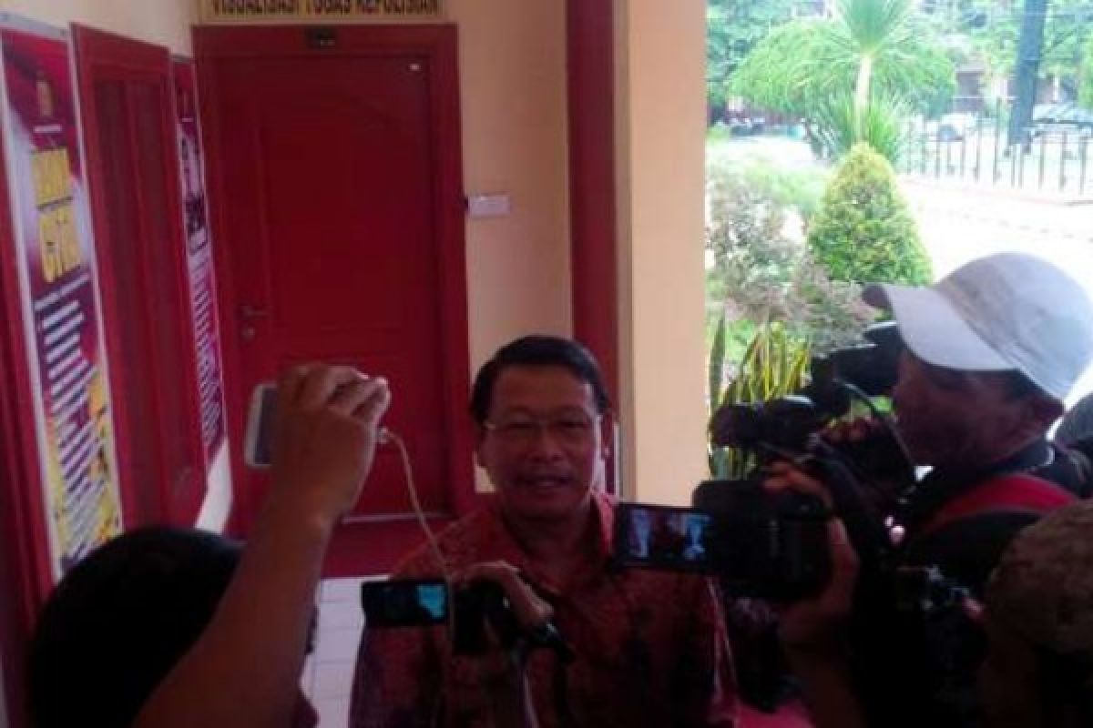 KPK Periksa Pejabat Riau Untuk Tersangka Johar Firdaus dan Suparman