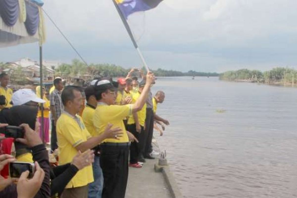 Ultah Kecamatan Gaung, Bupati Indragiri Hilir Saksikan Lomba Sampan Selodang