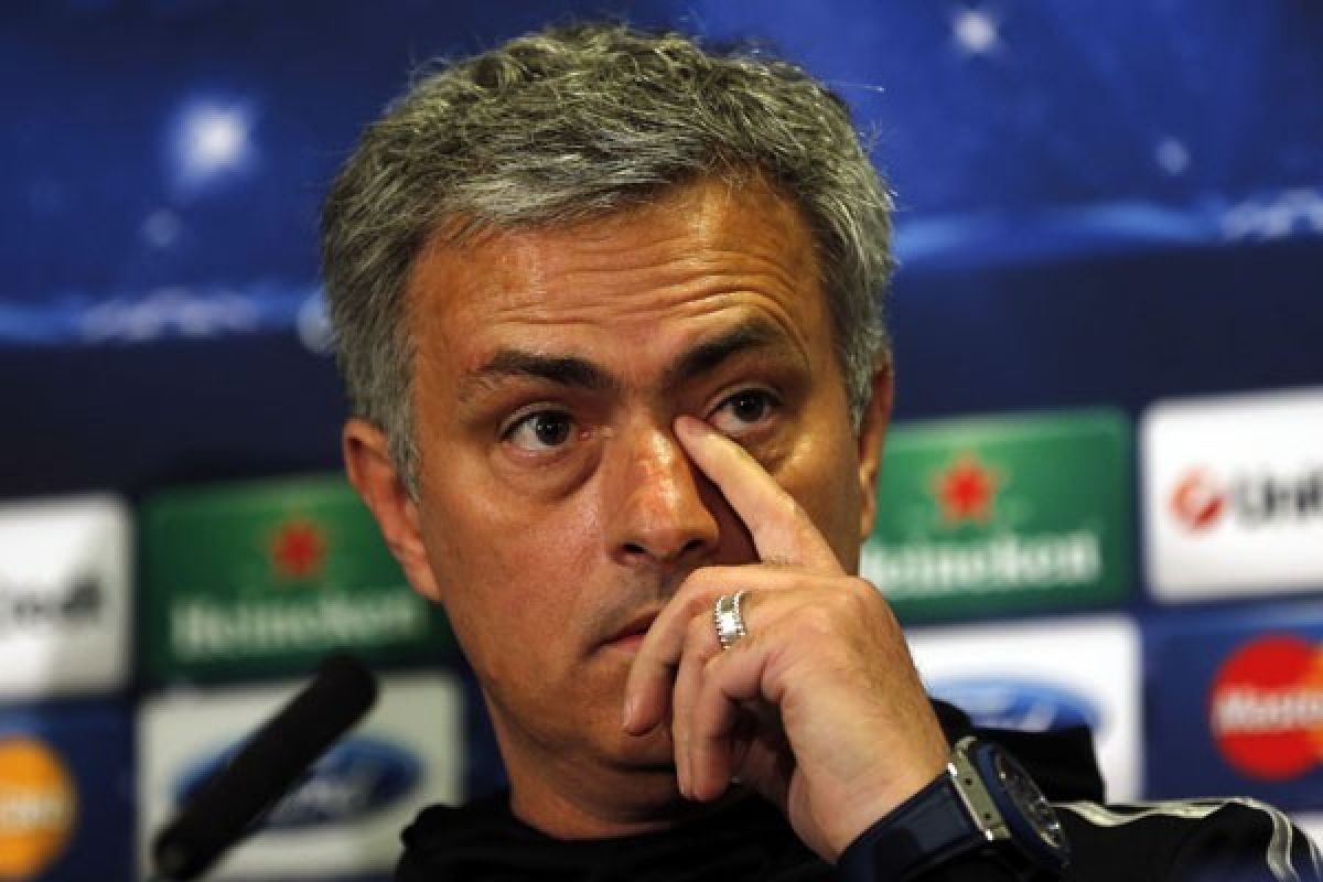 Jose Mourinho sepakati kontrak tiga tahun di MU