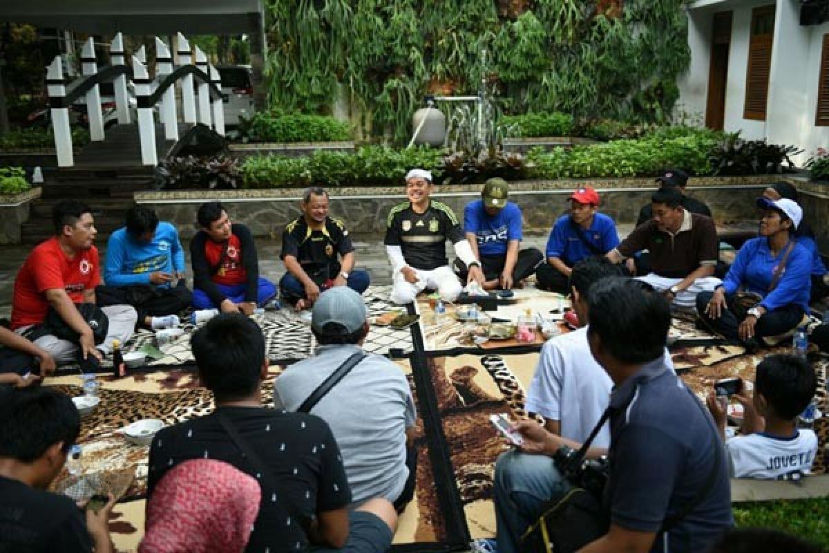 Perwakilan Buruh Makan Bersama Bupati Purwakarta