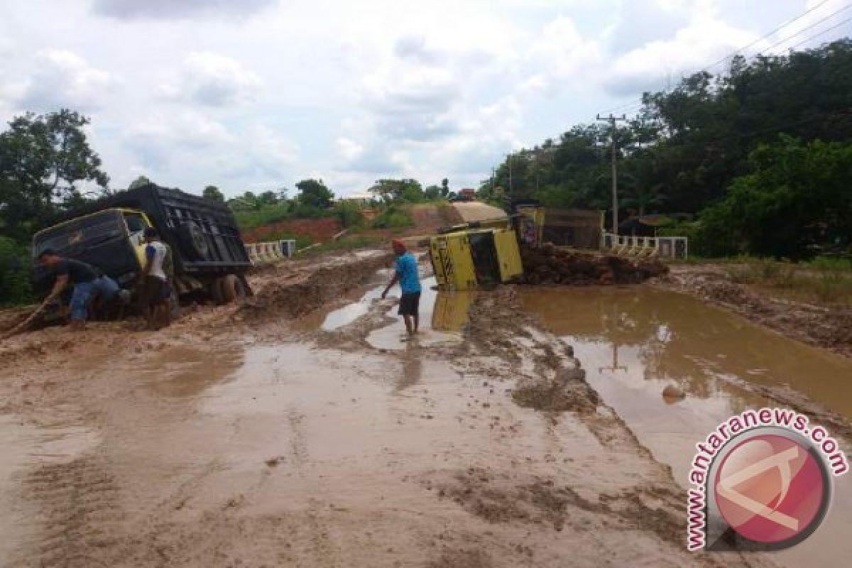 Jalan di Mesuji Rusak Rugikan Petani Sawit 