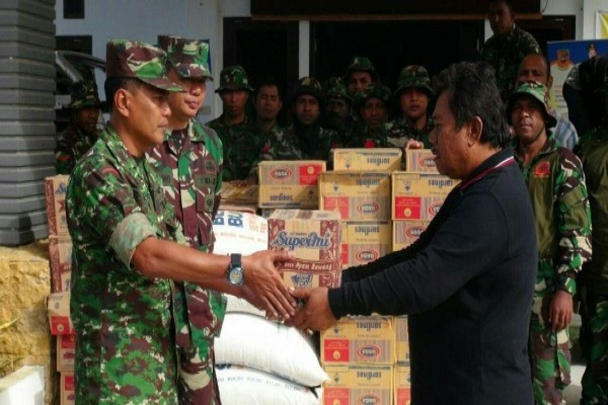 Kodim Manokwari salurkan bantuan untuk korban banjir Arfak