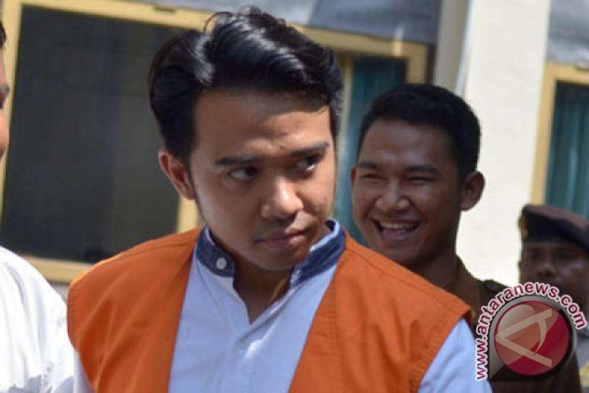 Roby "Geisha" Satria mengaku kecanduan narkoba sejak SMA