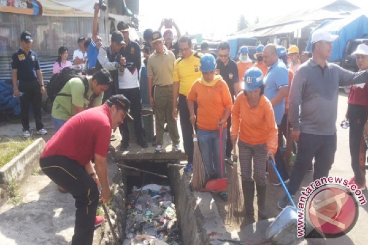 Walikota Turun Tangan Bersihan Sampah