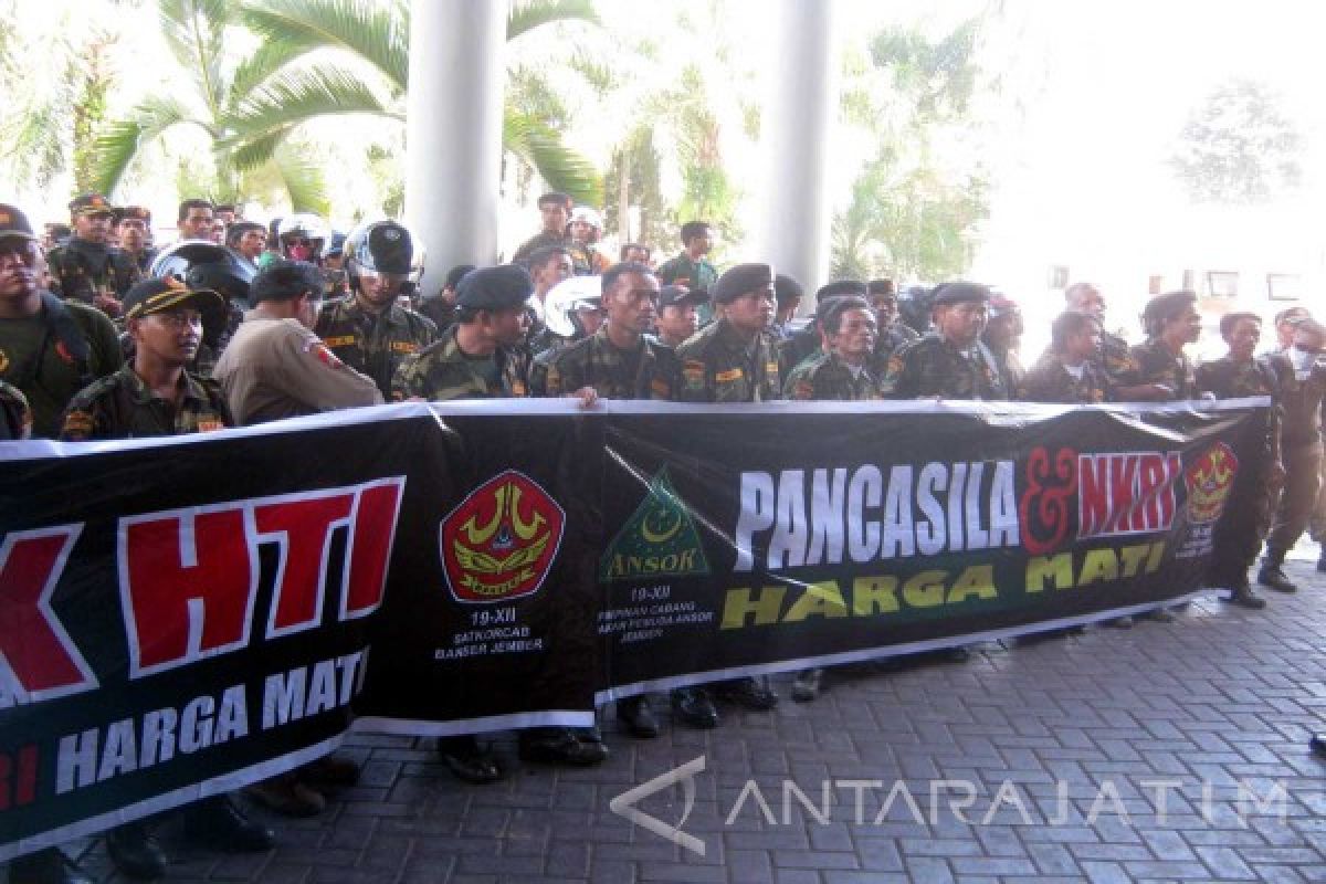 GP Ansor Demo Tuntut Pembubaran HTI Jember