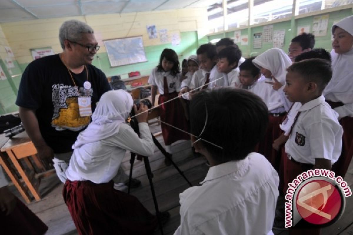 Relawan pendidikan mengajar di  Jambi 