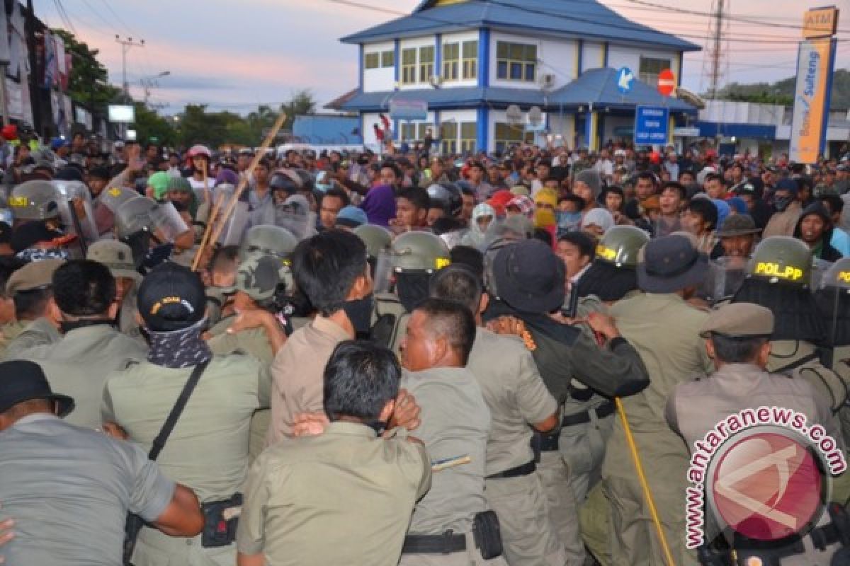 Pasar Sentral Poso Dikosongkan