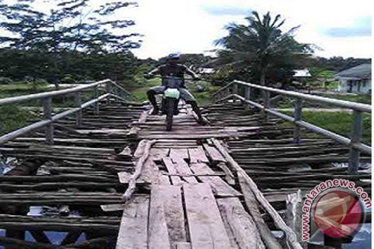 Warga Mesuji Timur keluhkan kerusakan jalan dan jembatan