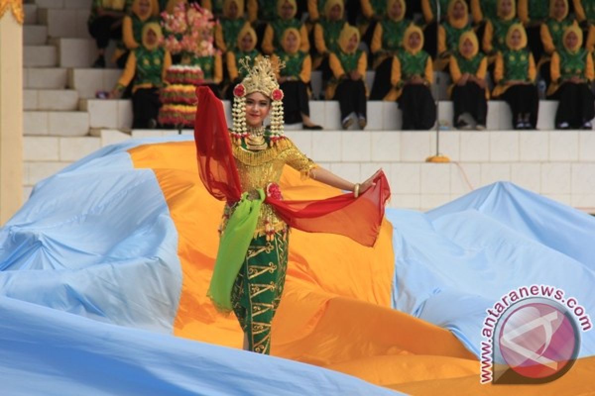 Gubernur disuguhkan Kemunculan Puteri Junjung Buih