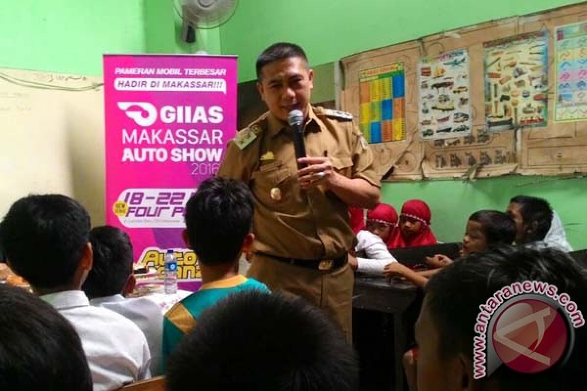 Wawali Makassar semangati anak sekolah lanjutkan pendidikan 