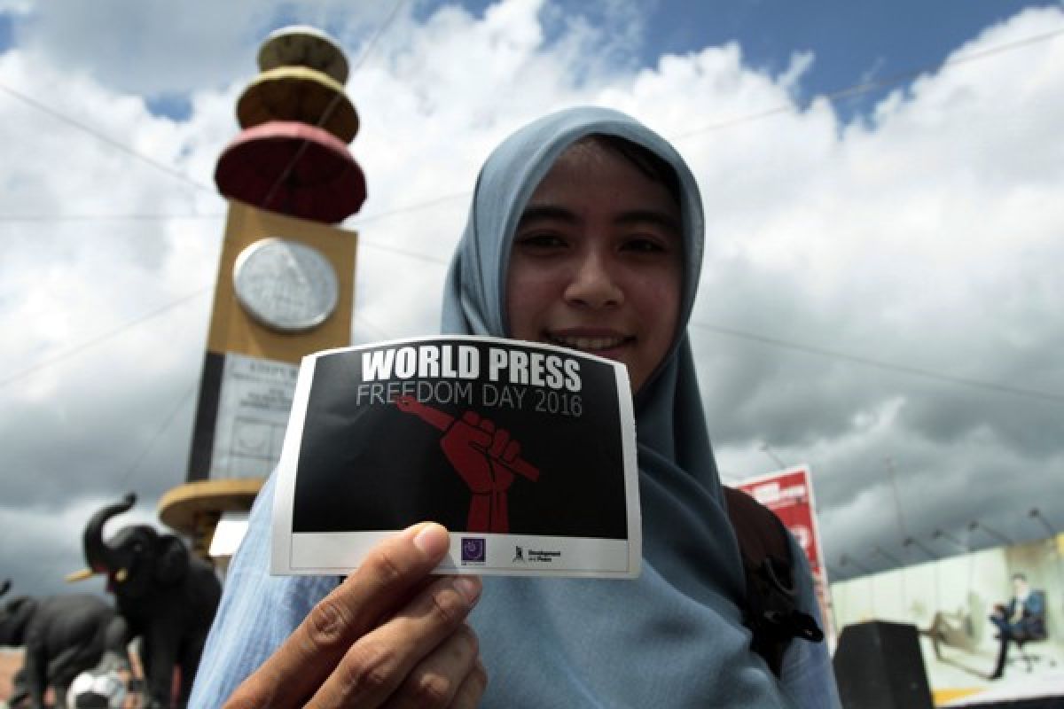 Indonesian journalists celebrate World Press Day in Lampung