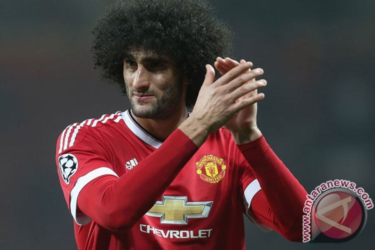 Manchester United Perpanjang Kontrak Fellaini